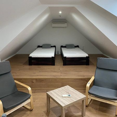 Spacious Apartment In Town Centre Nove Zamky Exterior foto