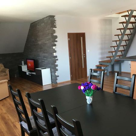 Spacious Apartment In Town Centre Nove Zamky Exterior foto