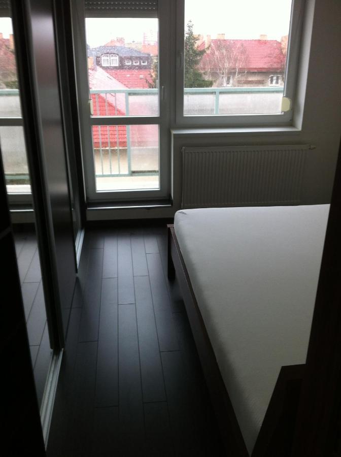 Spacious Apartment In Town Centre Nove Zamky Exterior foto