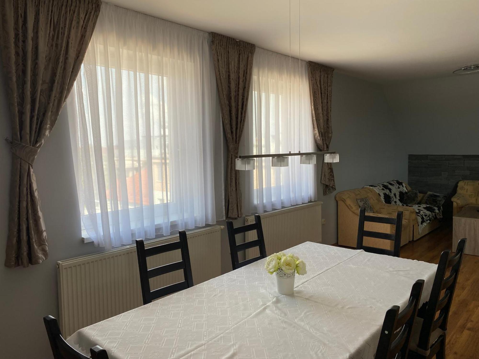 Spacious Apartment In Town Centre Nove Zamky Exterior foto