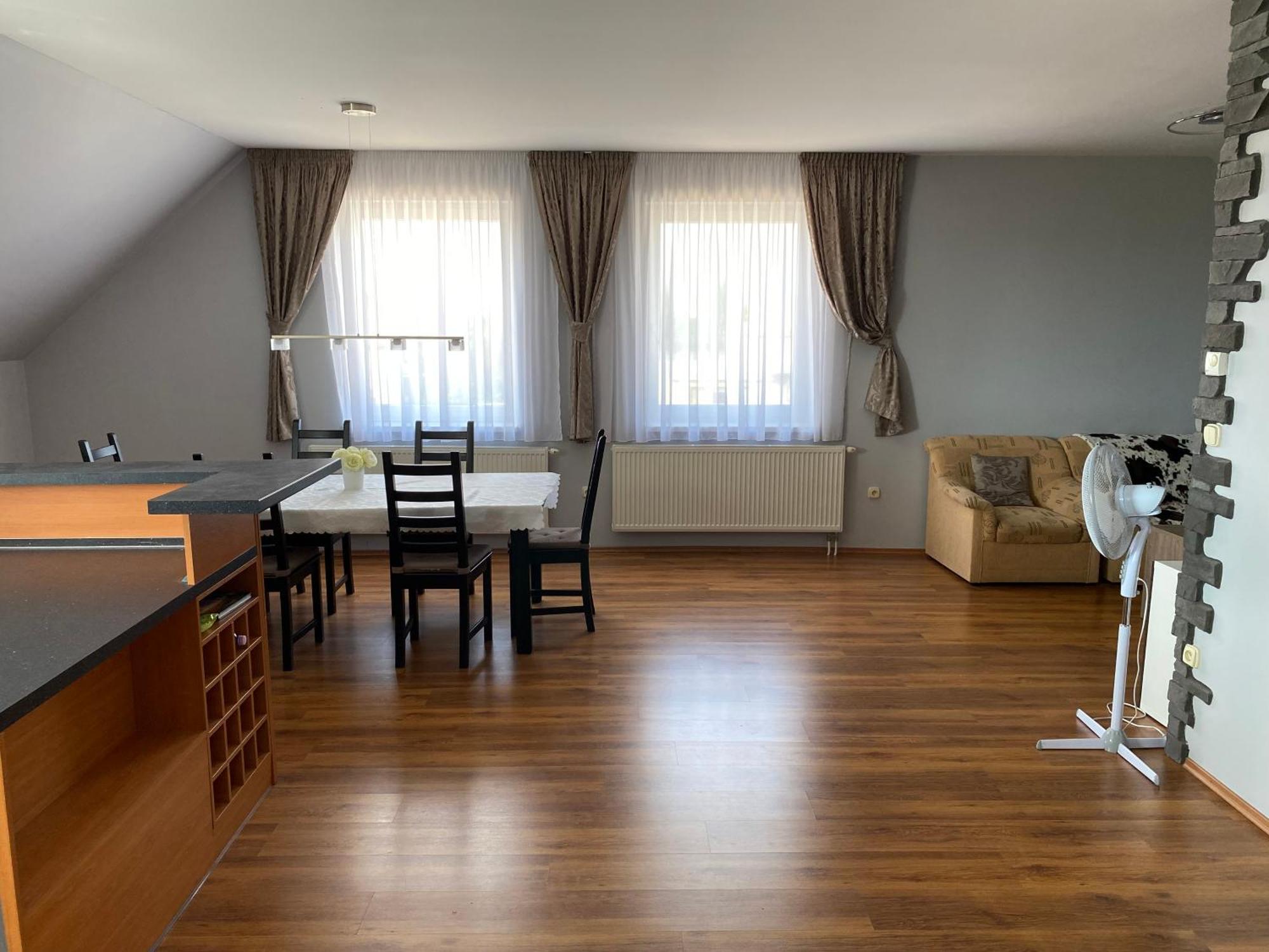 Spacious Apartment In Town Centre Nove Zamky Exterior foto