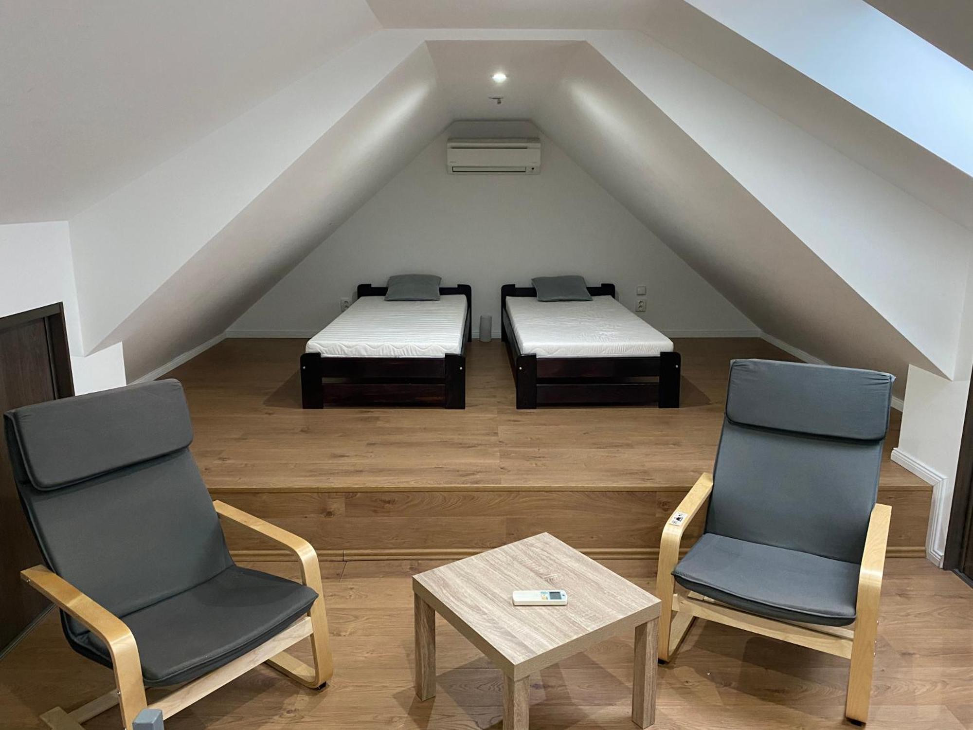 Spacious Apartment In Town Centre Nove Zamky Exterior foto