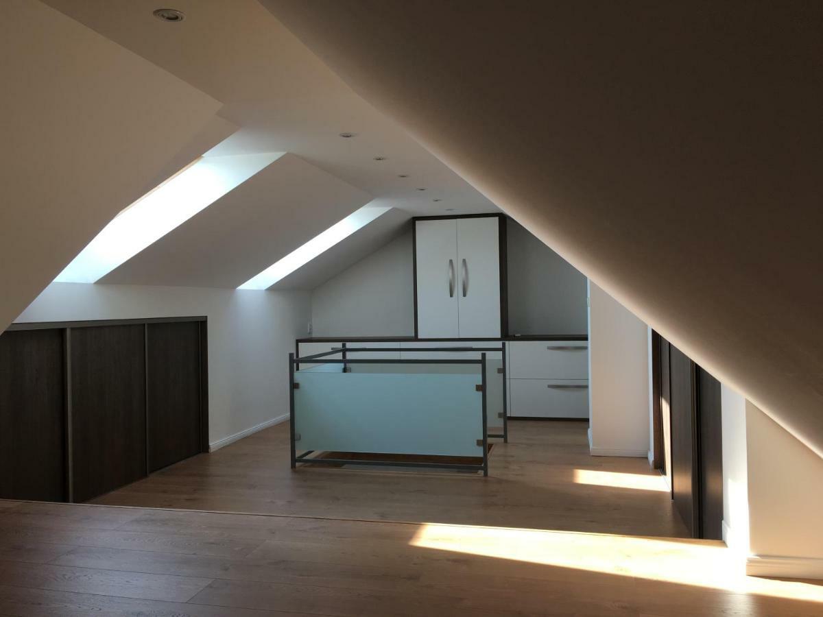 Spacious Apartment In Town Centre Nove Zamky Exterior foto