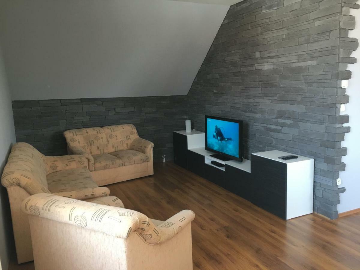 Spacious Apartment In Town Centre Nove Zamky Exterior foto
