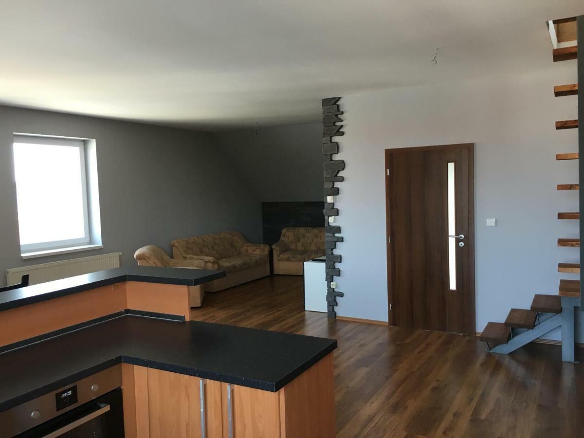 Spacious Apartment In Town Centre Nove Zamky Exterior foto
