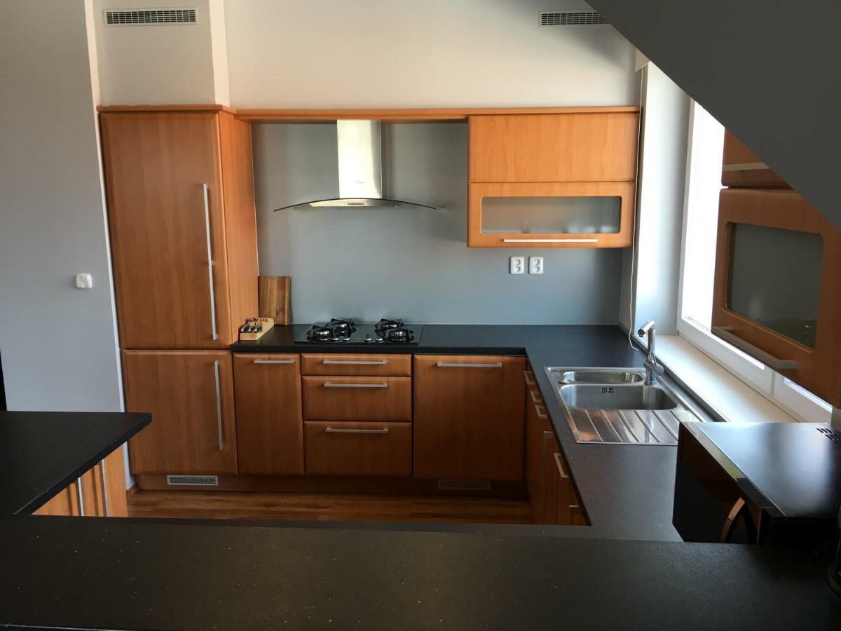 Spacious Apartment In Town Centre Nove Zamky Exterior foto